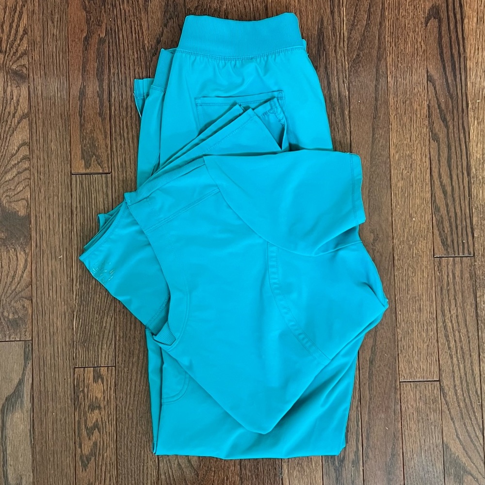 Cherokee Infinity Scrub Set